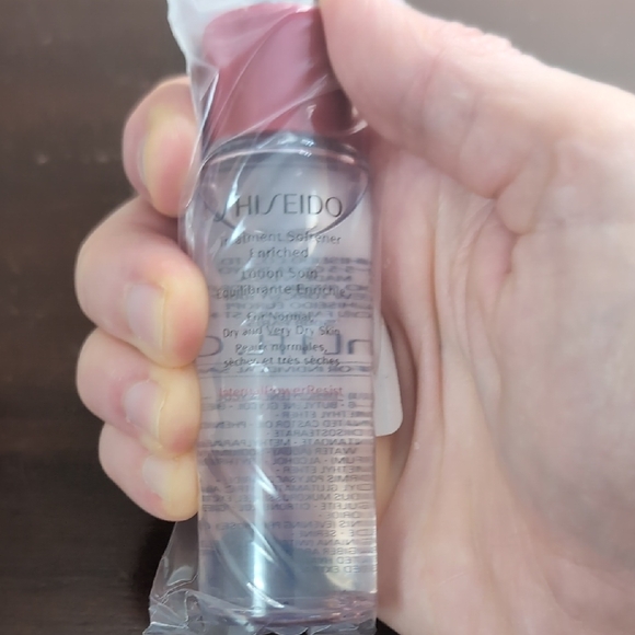 Shiseido treatment softener enriched, unopened, 30 mL - Picture 2 of 5